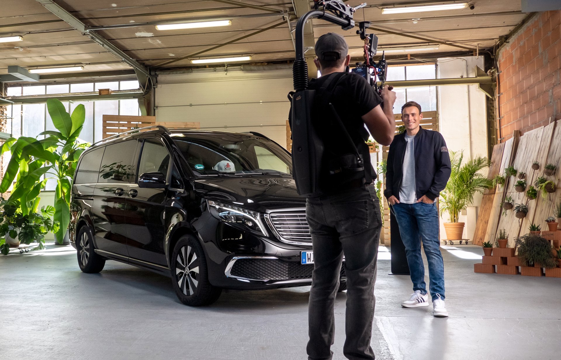 06_Mercedes_EQV_Einschub_klein_1.jpg
